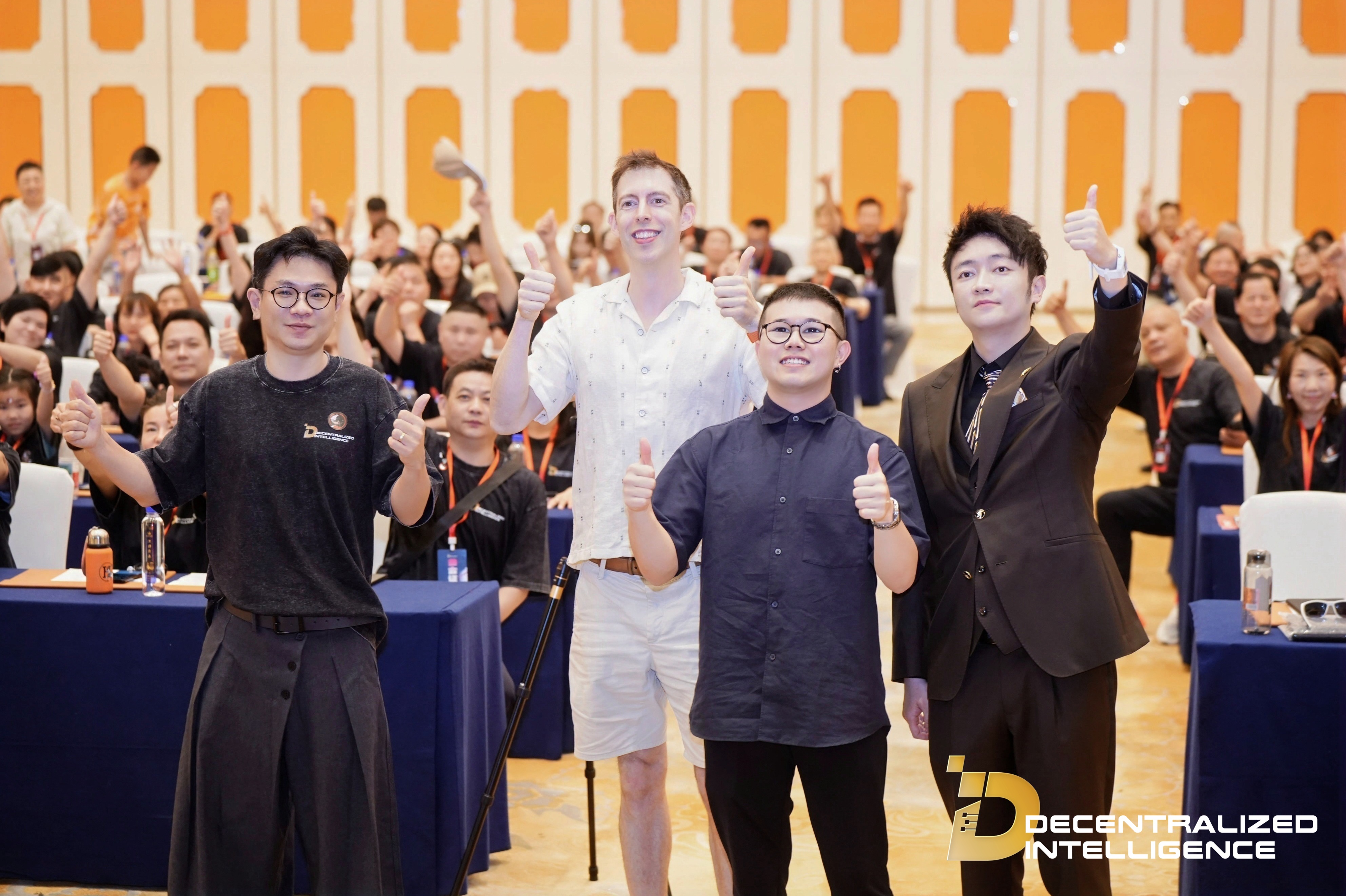 DI Co-Builder Meetup guests posing together in Hangzhou.